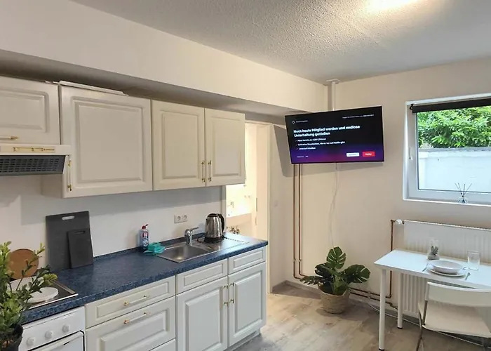 公寓 With Garden In *